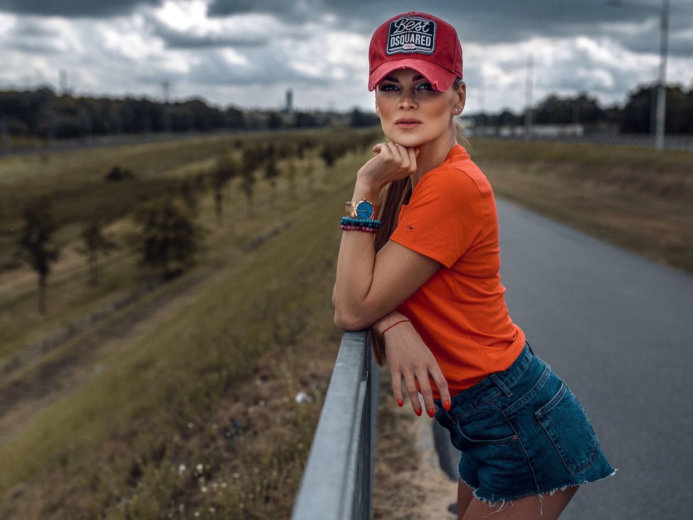 Обои дорога, девушка, поза, кепка, шорты, алина, road, girl, pose, cap, shorts, alina разрешение 2048x1152 Загрузить