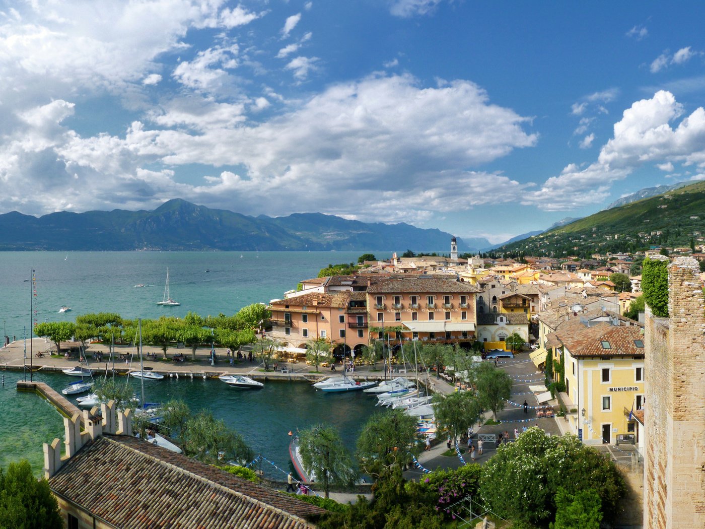 Обои небо, облака, горы, италия, торри-дель-бенако, the sky, clouds, mountains, italy, torri del benaco разрешение 3840x2160 Загрузить