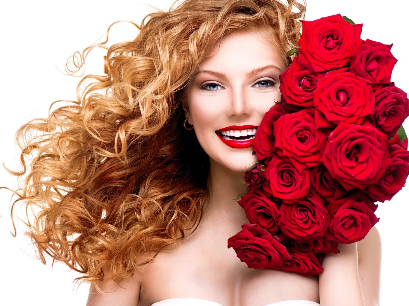 Обои цветы, лицо, девушка, макияж, улыбка, красные губы, розы, кудрявая, взгляд, рыжая, модель, букет, flowers, face, girl, makeup, smile, red lips, roses, curly, look, red, model, bouquet разрешение 7160x4912 Загрузить