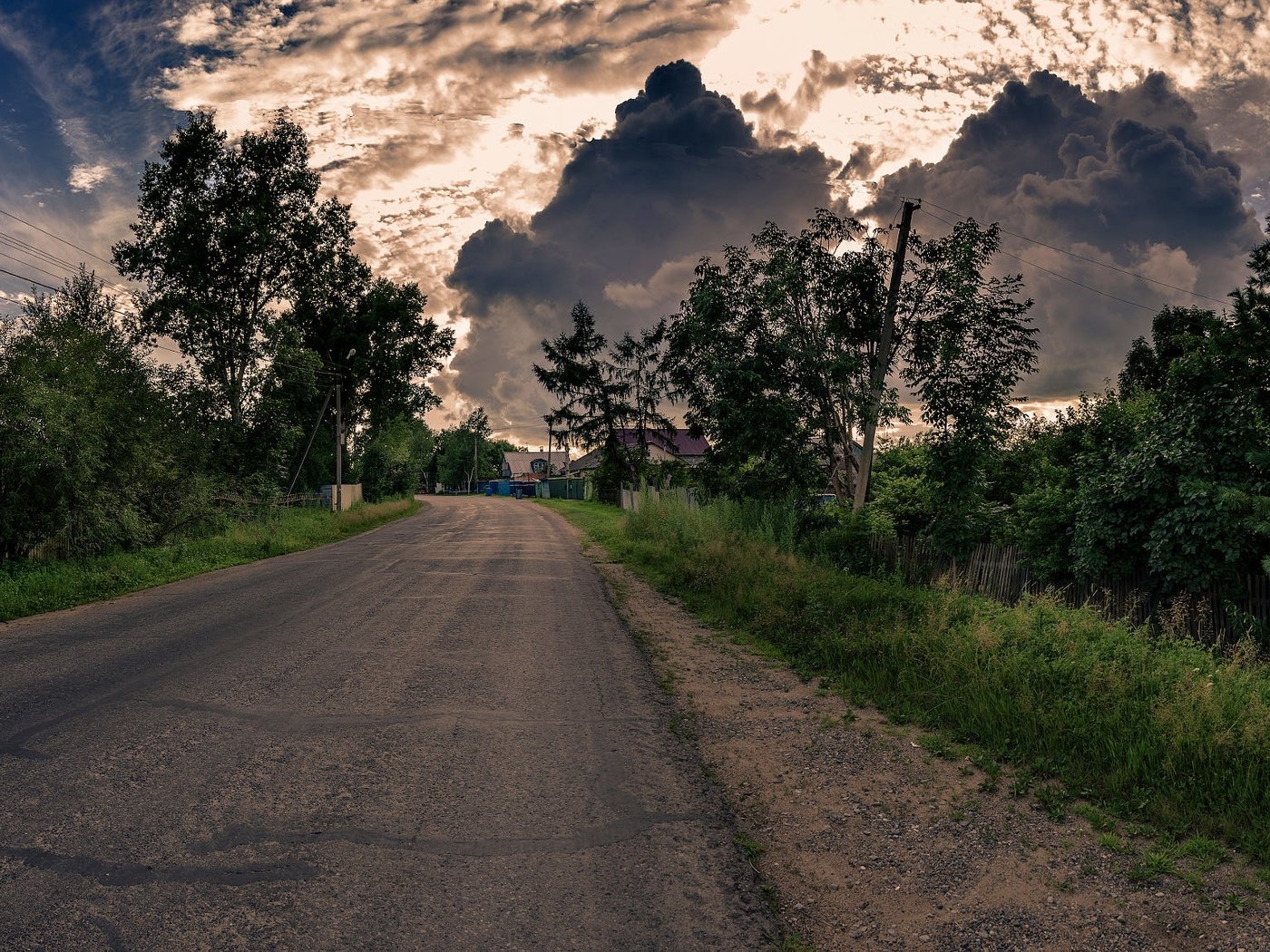 Обои дорога, трава, облака, деревья, деревня, road, grass, clouds, trees, village разрешение 2000x1154 Загрузить