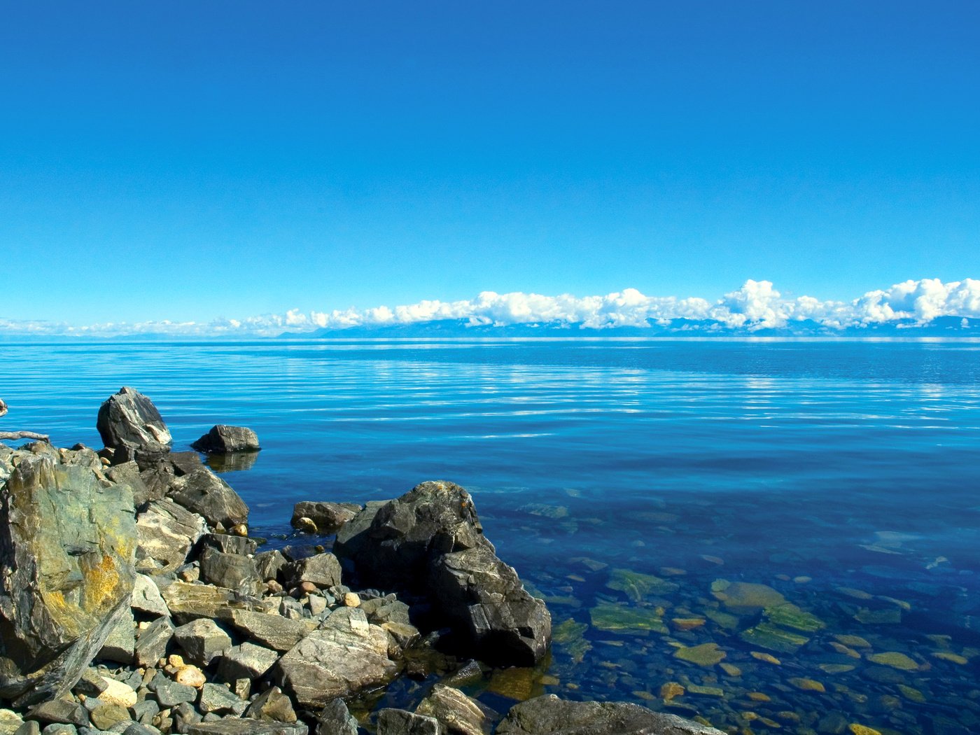 Обои облака, вода, озеро, камни, россия, прозрачная, байкал, сибирь, clouds, water, lake, stones, russia, transparent, baikal, siberia разрешение 3023x2000 Загрузить