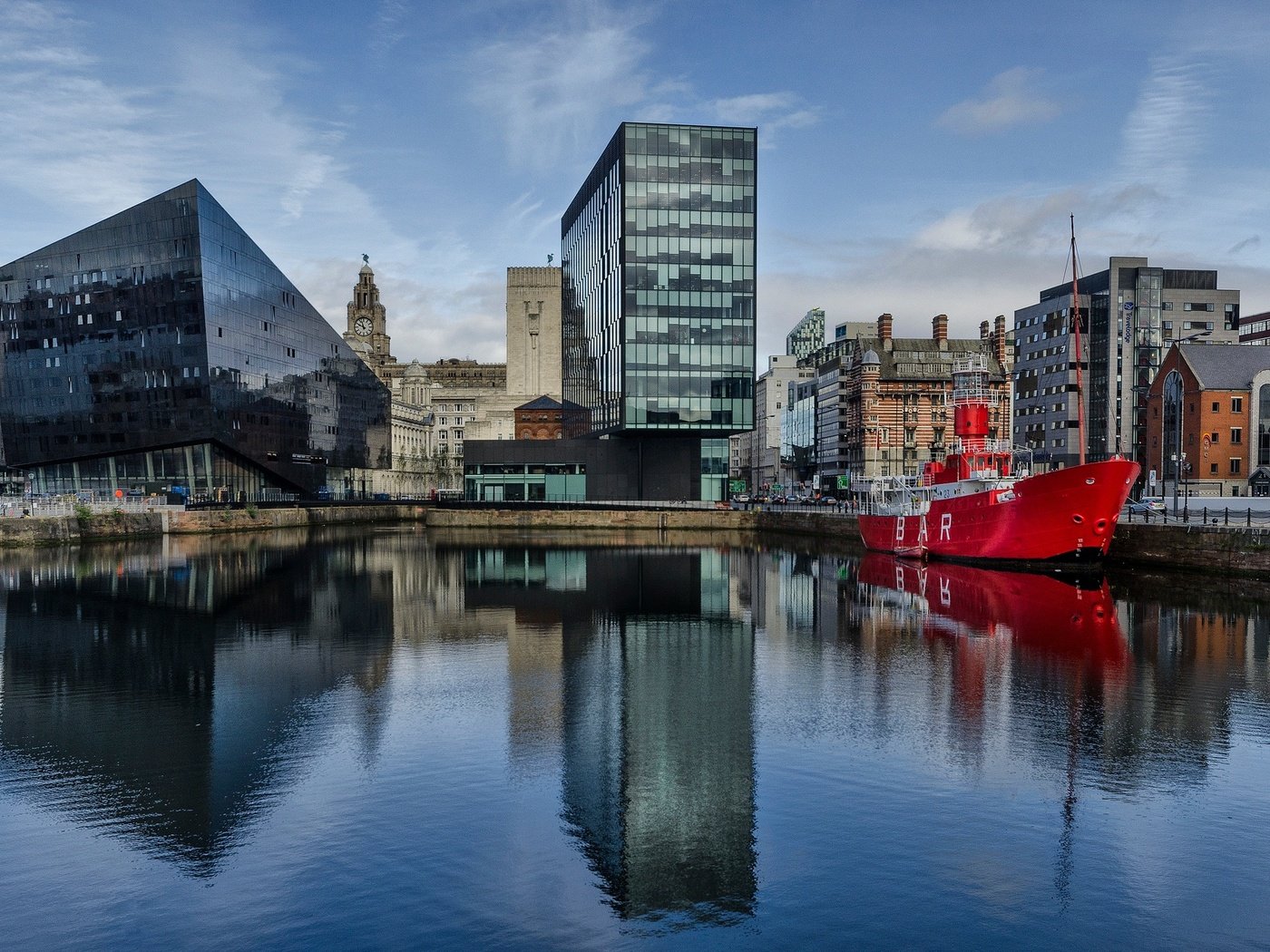 Обои отражение, корабль, дома, англия, порт, ливерпуль, reflection, ship, home, england, port, liverpool разрешение 2048x1317 Загрузить