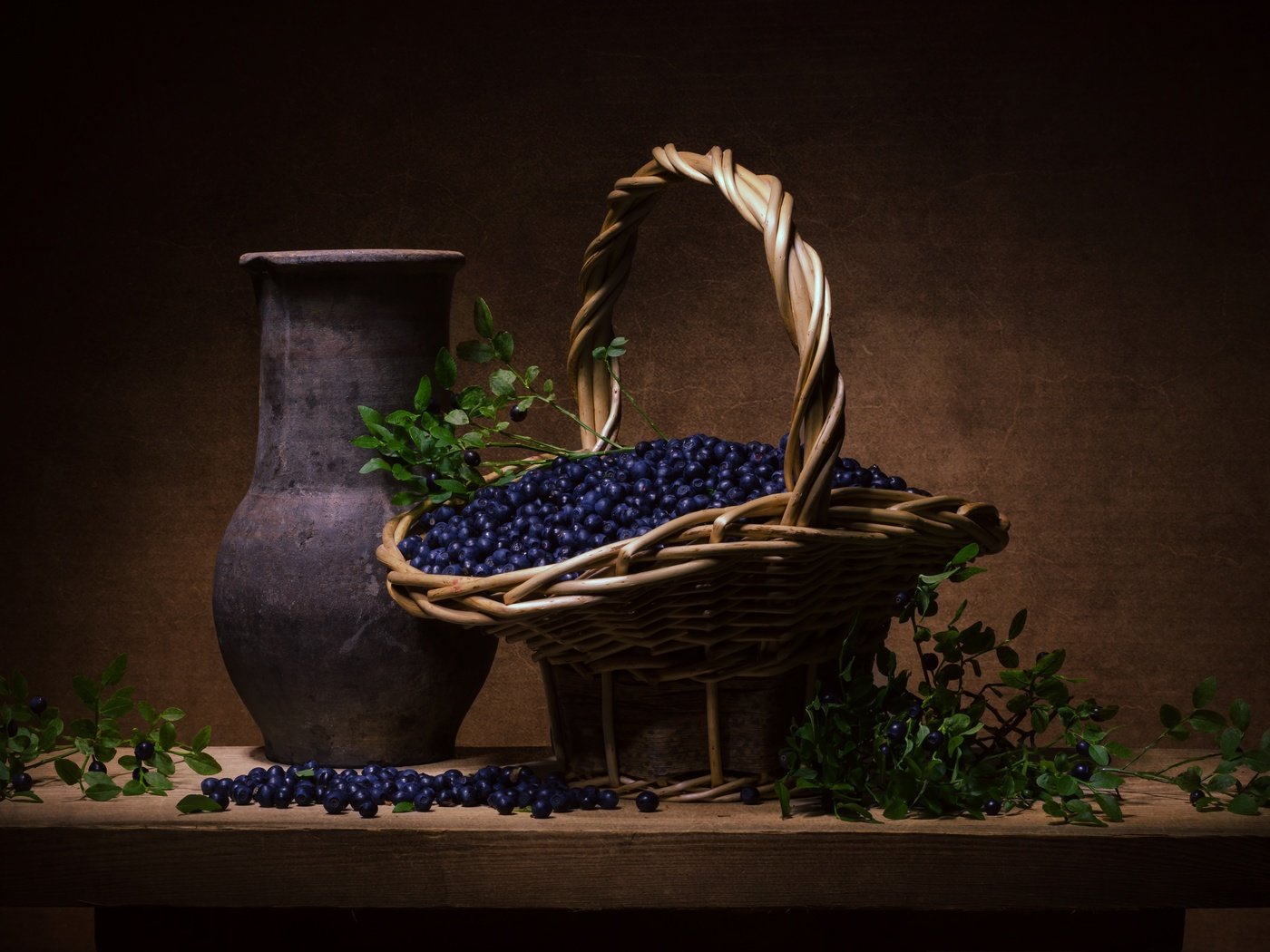 Обои зелень, ягода, корзина, черника, ваза, натюрморт, greens, berry, basket, blueberries, vase, still life разрешение 4840x3136 Загрузить