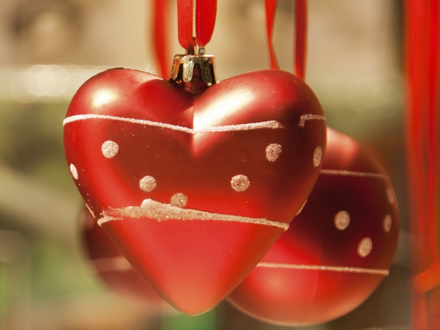 Обои новый год, рождество, елочные игрушки, сердечки, new year, christmas, christmas decorations, hearts разрешение 1920x1200 Загрузить