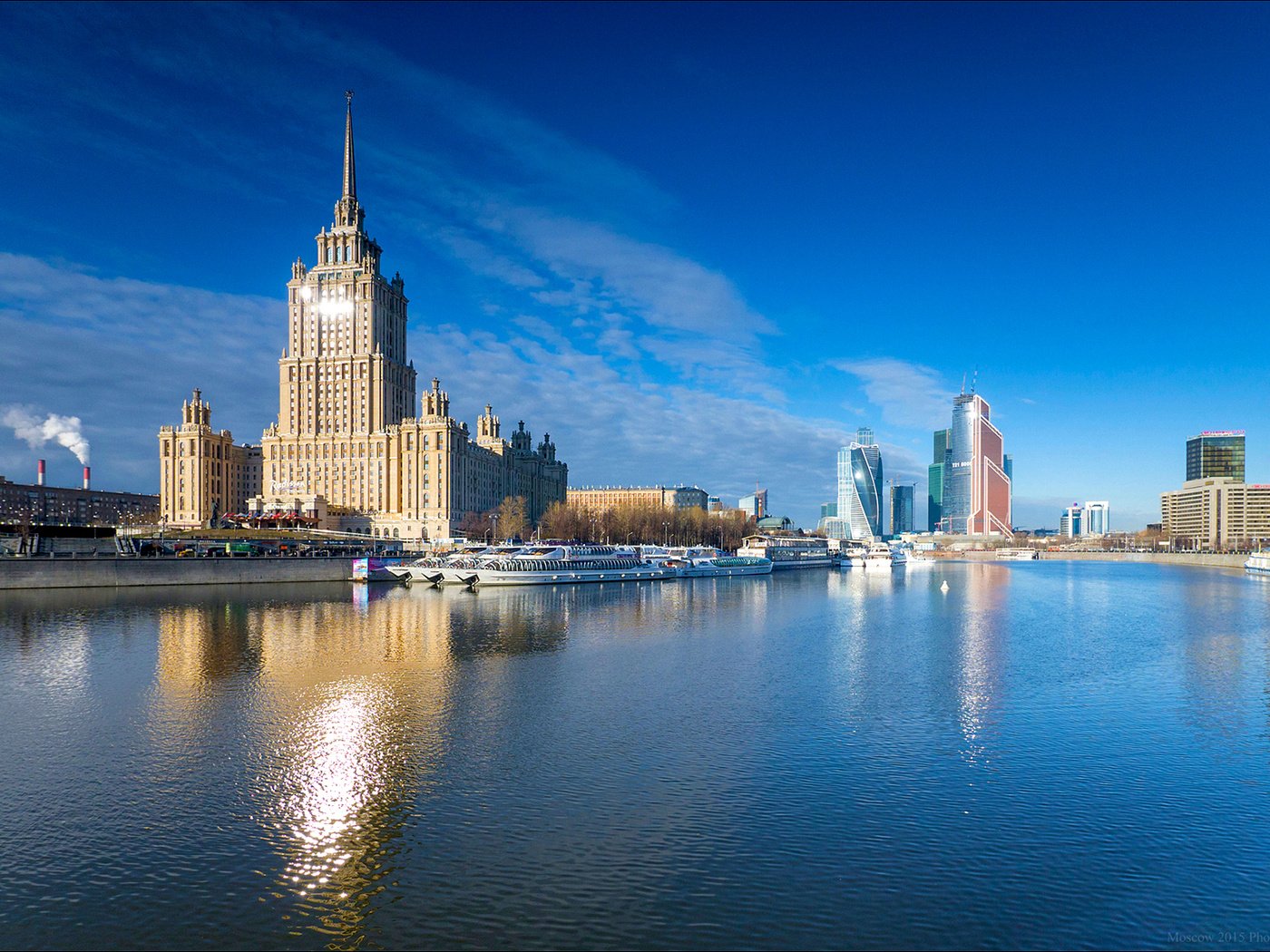 Обои небо, река, москва, город, россия, hotel radisson ukraine, гостиница украина, the sky, river, moscow, the city, russia, hotel ukraine разрешение 1920x1200 Загрузить