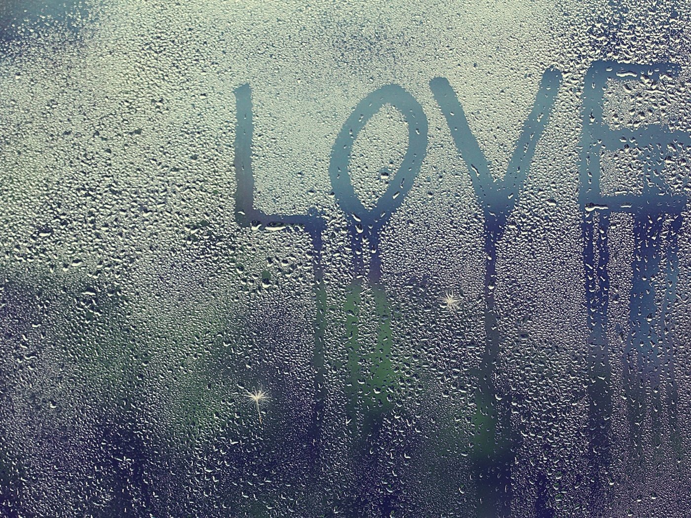 Обои капли, буквы, дождь, стекло, капли воды, влюбленная, drops, letters, rain, glass, water drops, love разрешение 1920x1080 Загрузить