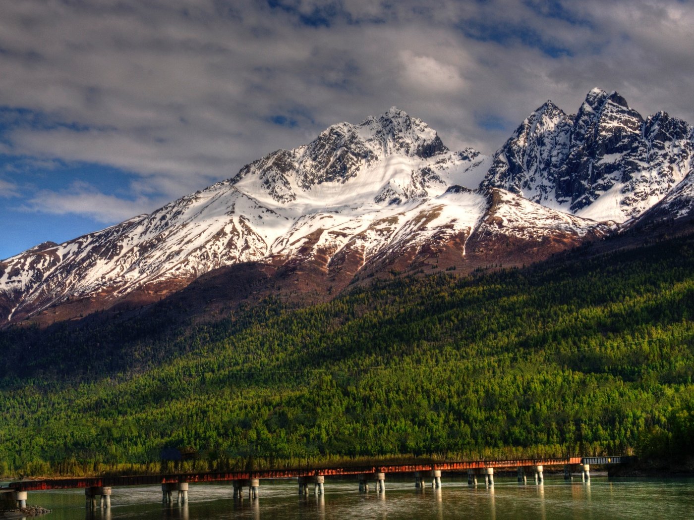 Обои небо, облака, горы, природа, пейзаж, мост, аляска, the sky, clouds, mountains, nature, landscape, bridge, alaska разрешение 4320x2868 Загрузить