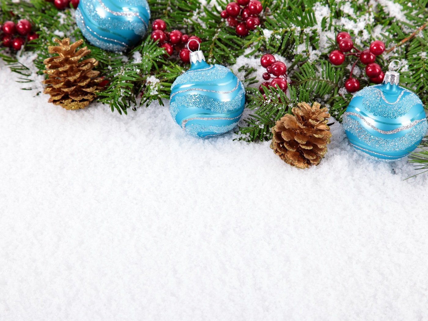 Обои снег, новый год, рождество, шишки, елочные игрушки, snow, new year, christmas, bumps, christmas decorations разрешение 2880x1800 Загрузить