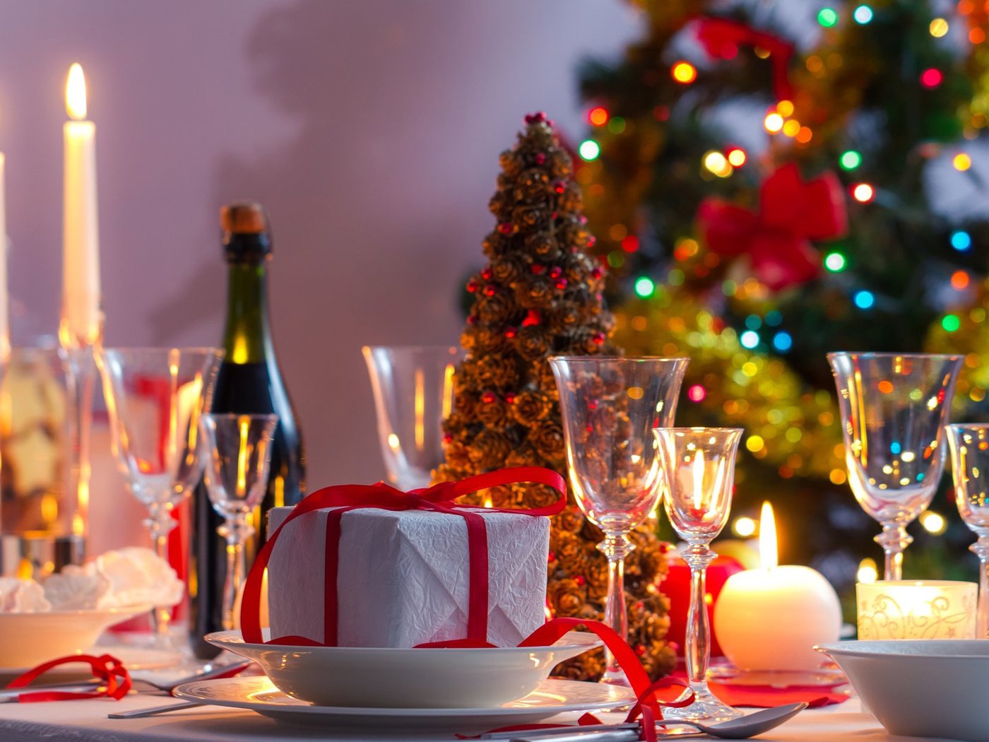 Обои новый год, елка, стол, подарок, рождество, шампанское, new year, tree, table, gift, christmas, champagne разрешение 1920x1200 Загрузить