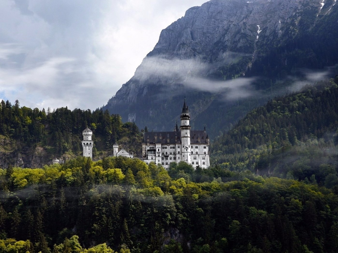Обои горы, замок, осень, германия, нойшванштайн, mountains, castle, autumn, germany, neuschwanstein разрешение 1920x1080 Загрузить