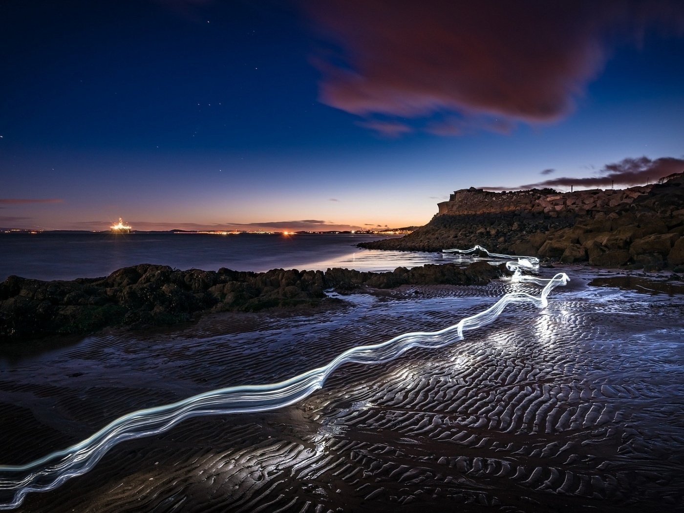 Обои свет, ночь, берег, море, след, light, night, shore, sea, trail разрешение 1920x1200 Загрузить