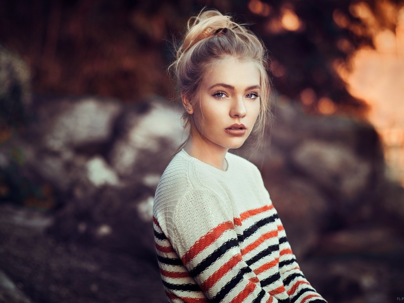 Обои девушка, блондинка, портрет, взгляд, модель, кофта, lods franck, anna maradan, girl, blonde, portrait, look, model, jacket разрешение 2048x1363 Загрузить