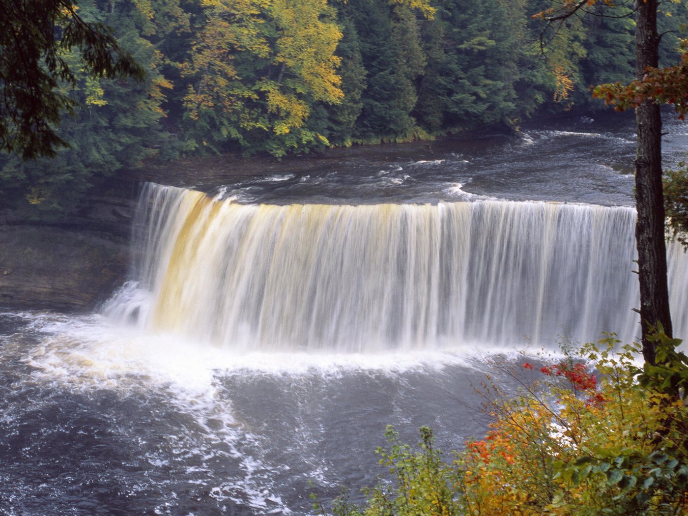 Обои природа, лес, водопад, осень, nature, forest, waterfall, autumn разрешение 1920x1080 Загрузить