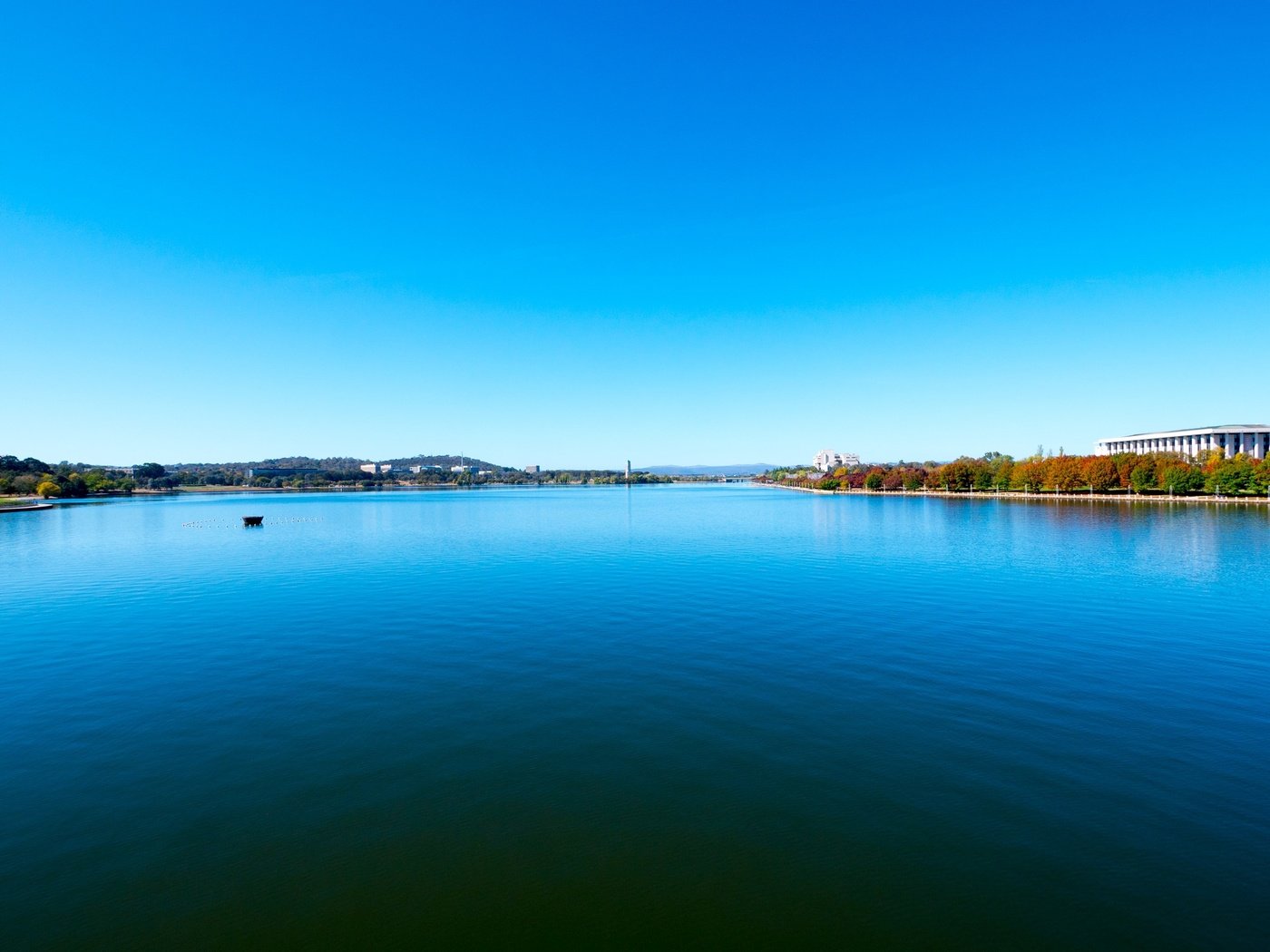 Обои небо, озеро, пейзаж, горизонт, здание, the sky, lake, landscape, horizon, the building разрешение 3840x2160 Загрузить