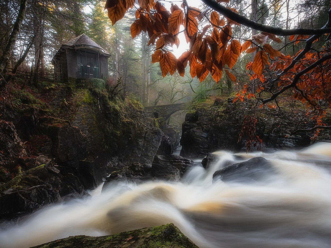 Обои река, лес, мост, водопад, осень, поток, здание, шотландия, river, forest, bridge, waterfall, autumn, stream, the building, scotland разрешение 1940x1222 Загрузить