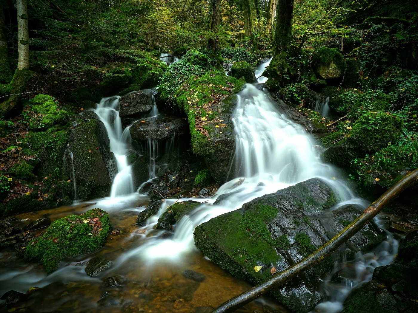 Обои камни, лес, водопад, stones, forest, waterfall разрешение 3840x2160 Загрузить