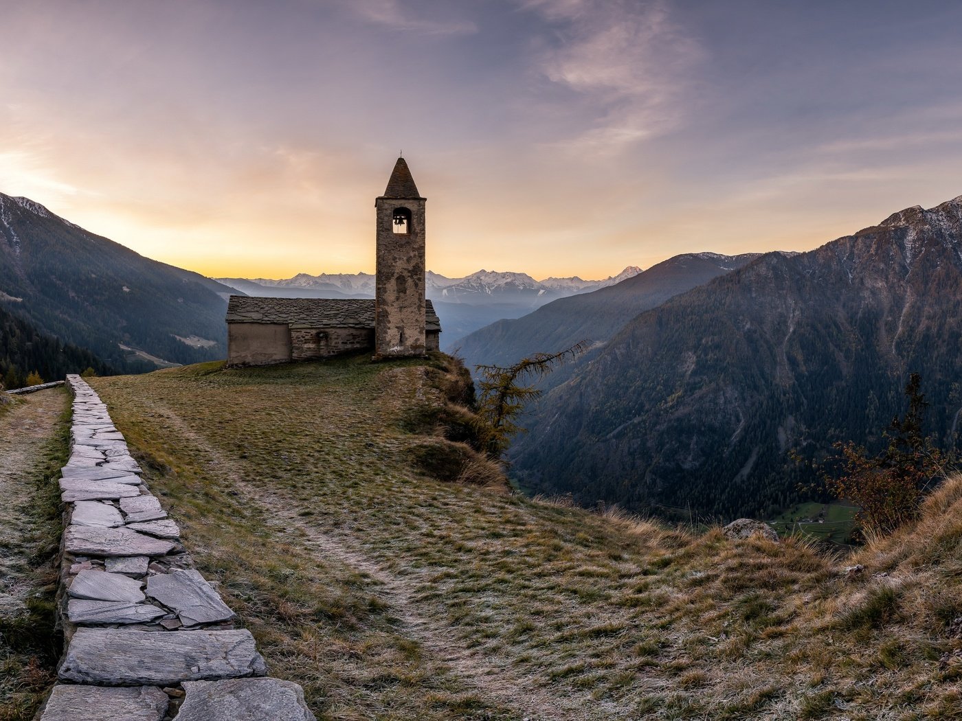 Обои горы, пейзаж, швейцария, башня, церковь, альпы, mountains, landscape, switzerland, tower, church, alps разрешение 3840x2160 Загрузить