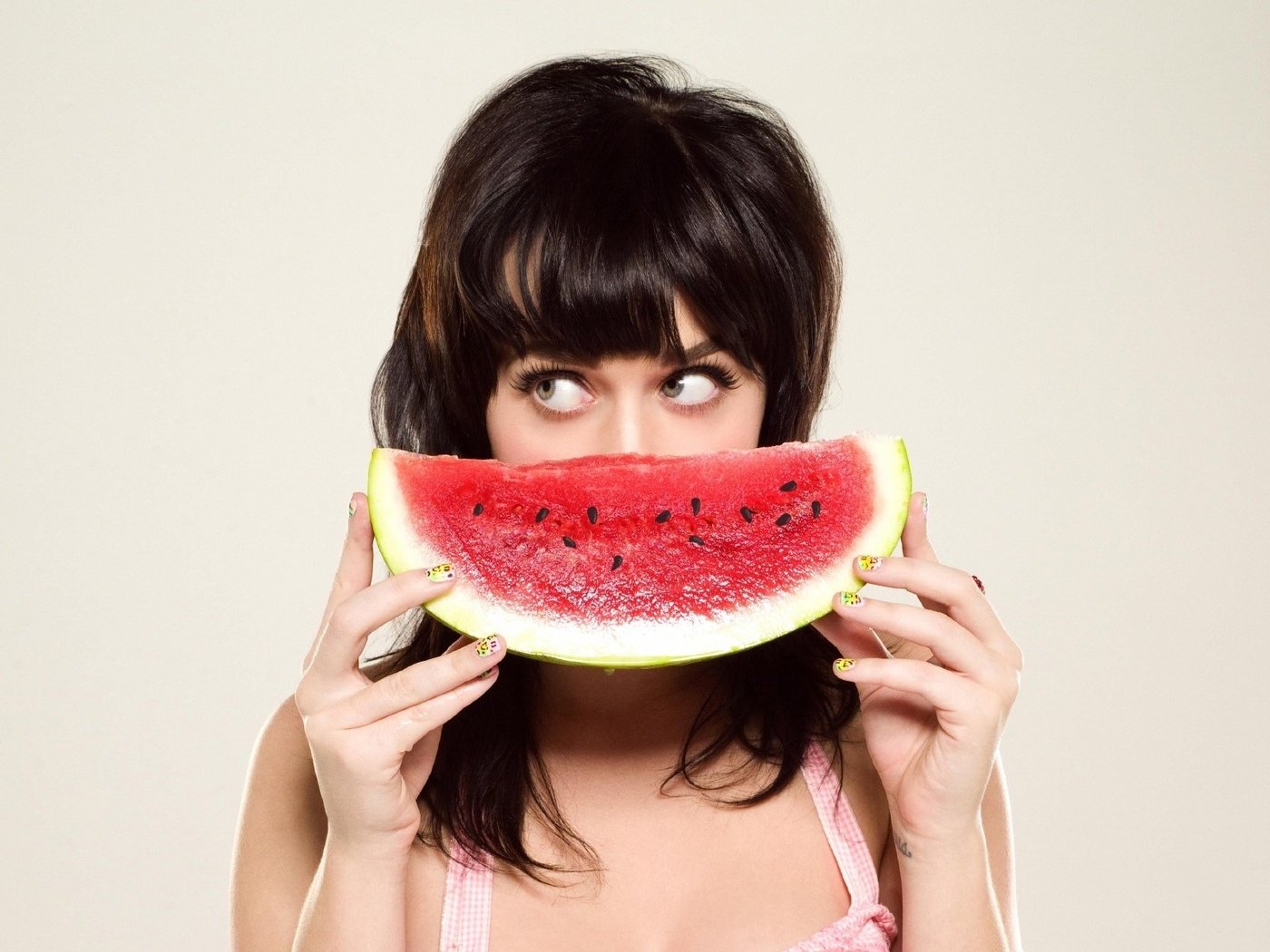 Обои портрет, арбуз, волосы, руки, кэти перри, знаменитость, portrait, watermelon, hair, hands, katy perry, celebrity разрешение 1920x1200 Загрузить