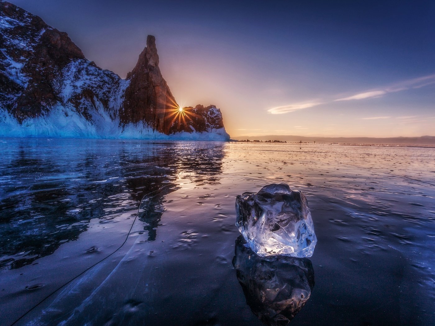 Обои озеро, закат, скала, лёд, озеро байкал, остров ольхон, мыс хобой, lake, sunset, rock, ice разрешение 2000x1361 Загрузить