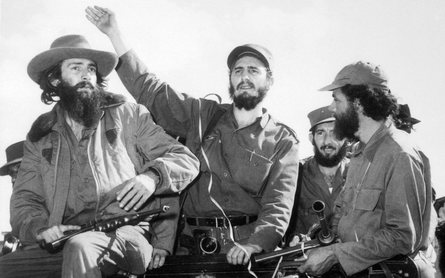 Обои чёрно-белое, fidel castro, повстанцы, революция, че гевара, фидель кастро, камило сьенфуэгос, black and white, the rebels, revolution, che guevara разрешение 1920x1200 Загрузить