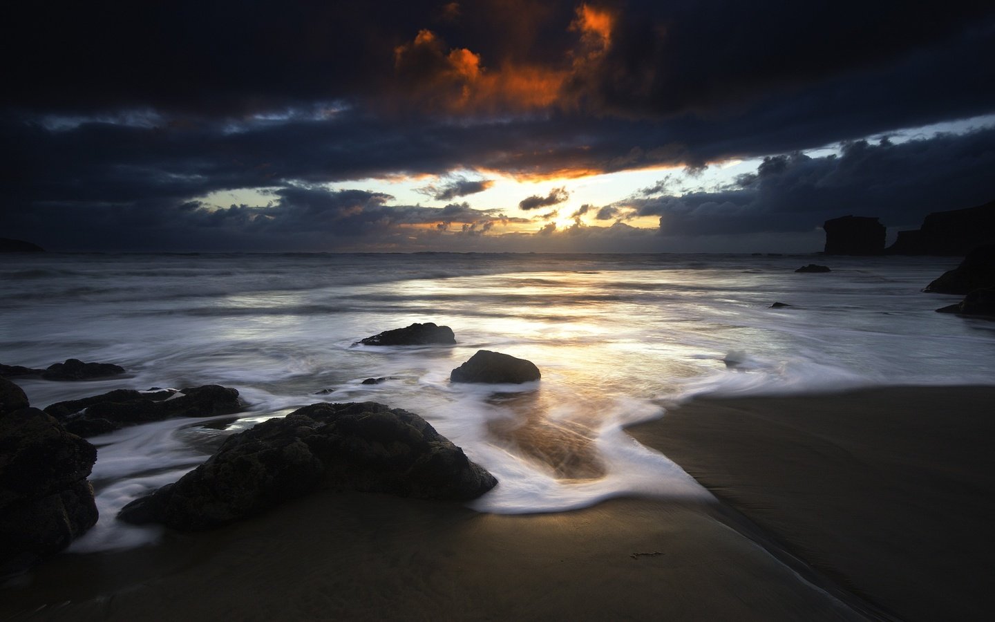 Обои облака, камни, берег, закат, clouds, stones, shore, sunset разрешение 2560x1600 Загрузить