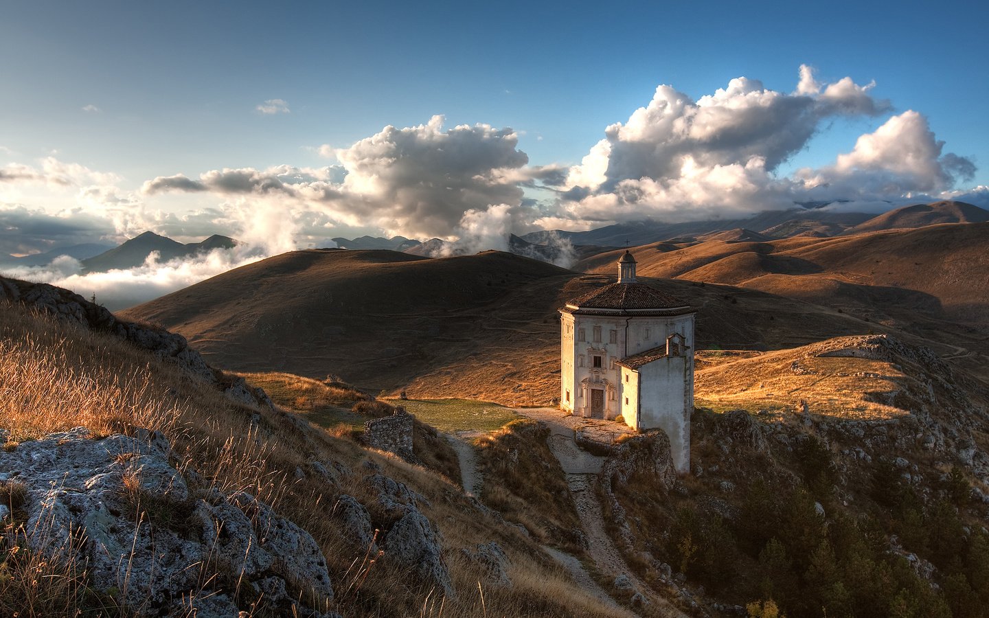 Обои небо, облака, горы, холмы, природа, камни, кусты, церковь, the sky, clouds, mountains, hills, nature, stones, the bushes, church разрешение 2560x1600 Загрузить