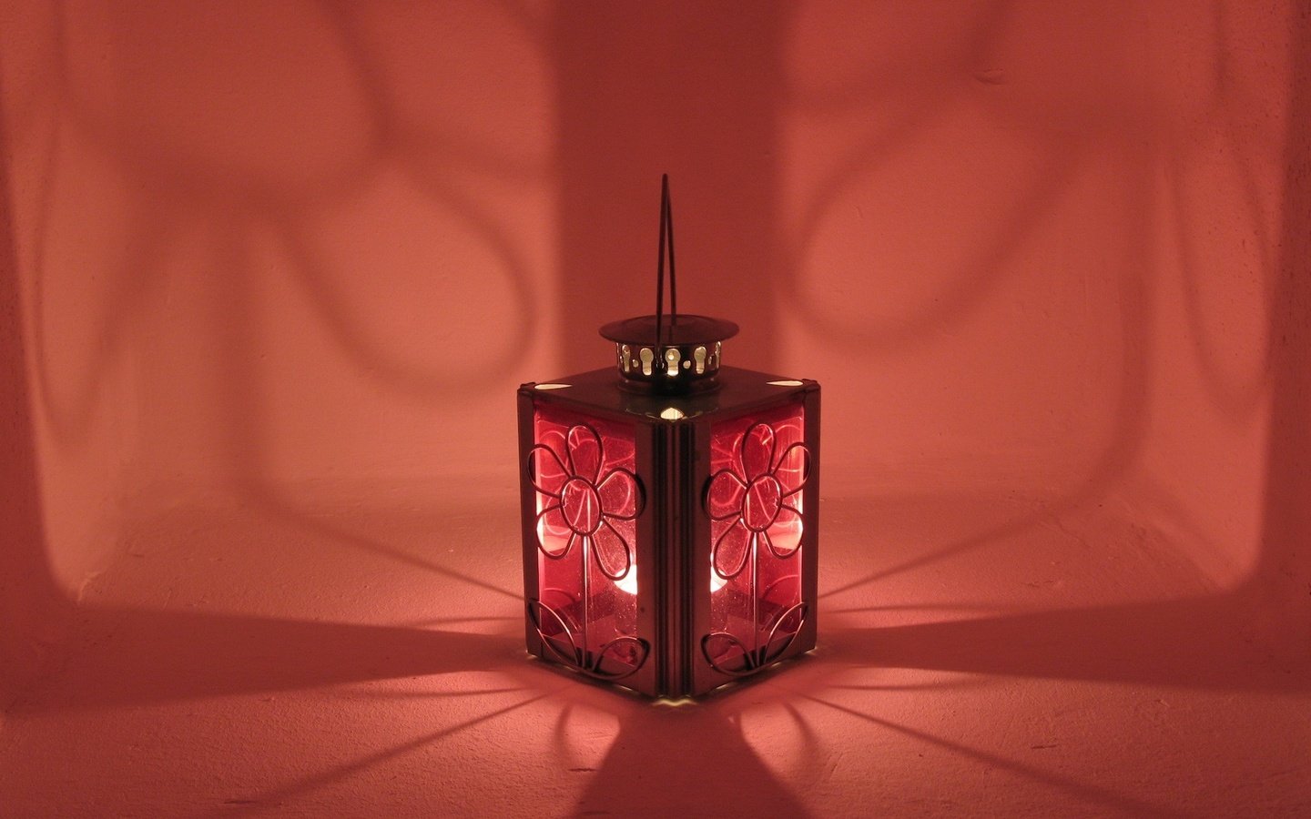 Обои свет, тень, фонарь, розовый, light, shadow, lantern, pink разрешение 1920x1440 Загрузить