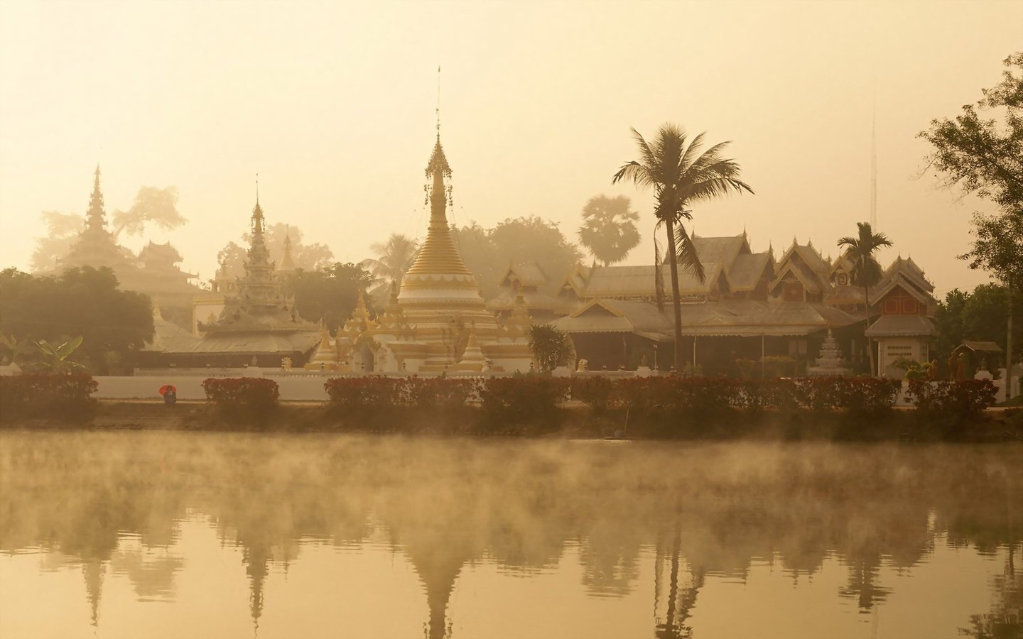 Обои таиланд, ват чонг кхам, золотой треугольник, thailand, wat chong kham, golden triangle разрешение 1920x1200 Загрузить