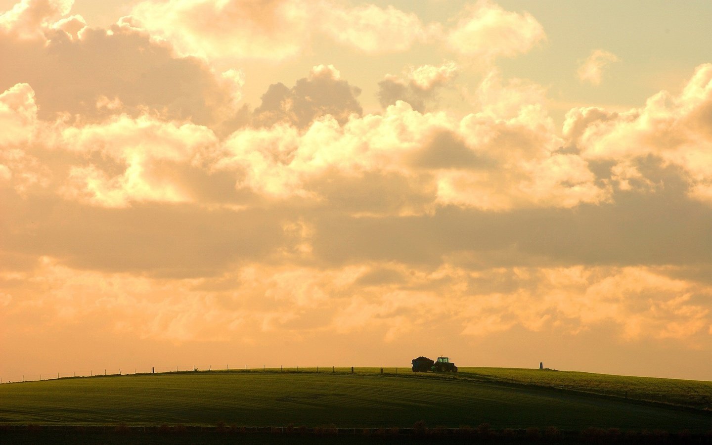 Обои небо, облака, поле, трактор, the sky, clouds, field, tractor разрешение 1920x1200 Загрузить