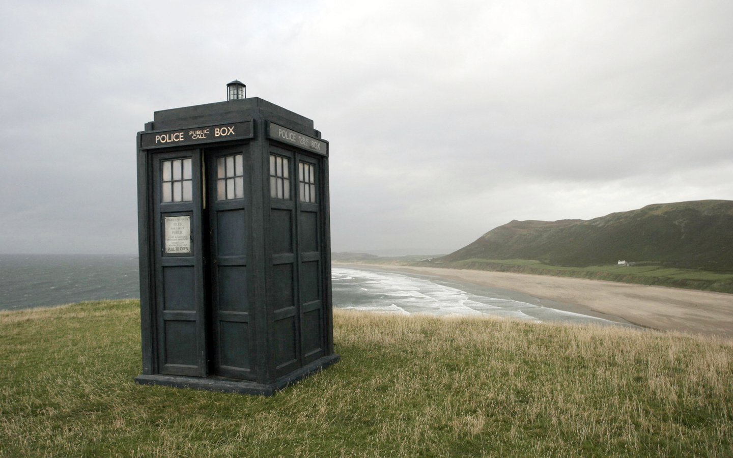 Обои море, побережье, police box, sea, coast разрешение 2060x1373 Загрузить