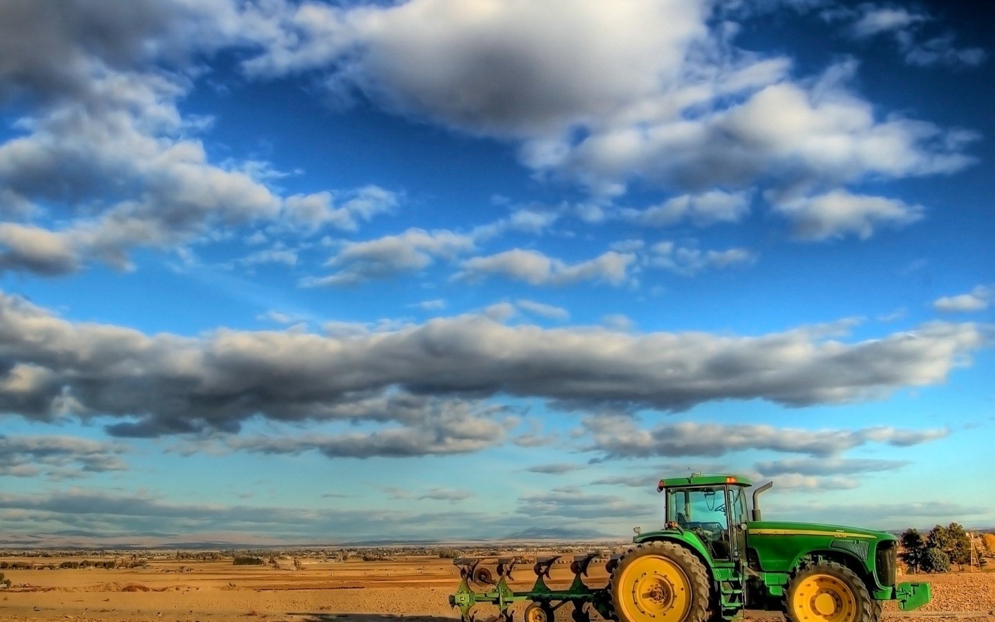 Обои облака, поле, трактор, clouds, field, tractor разрешение 1920x1440 Загрузить