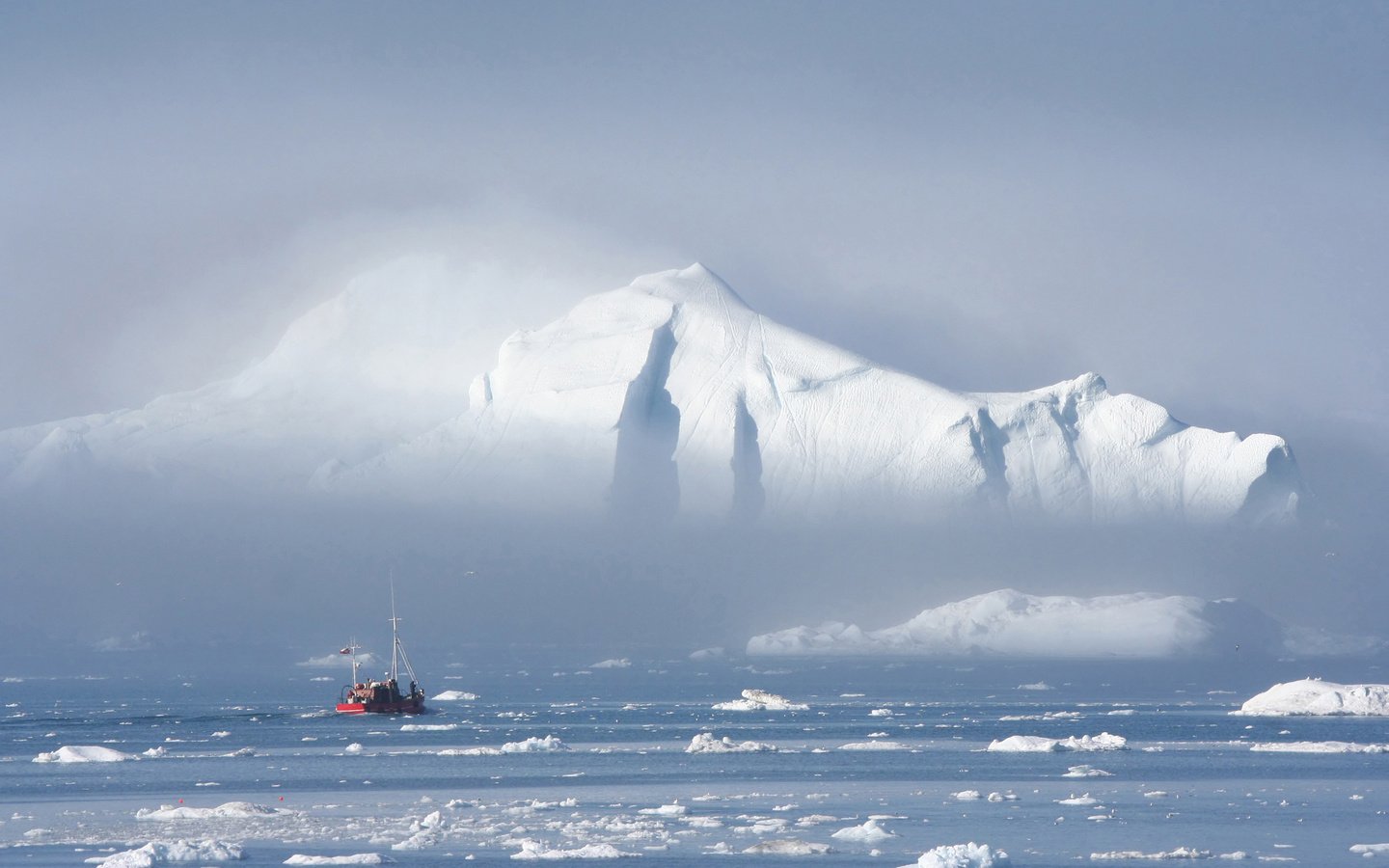 Обои айсберг, льдины, судно, iceberg, ice, the ship разрешение 2560x1600 Загрузить