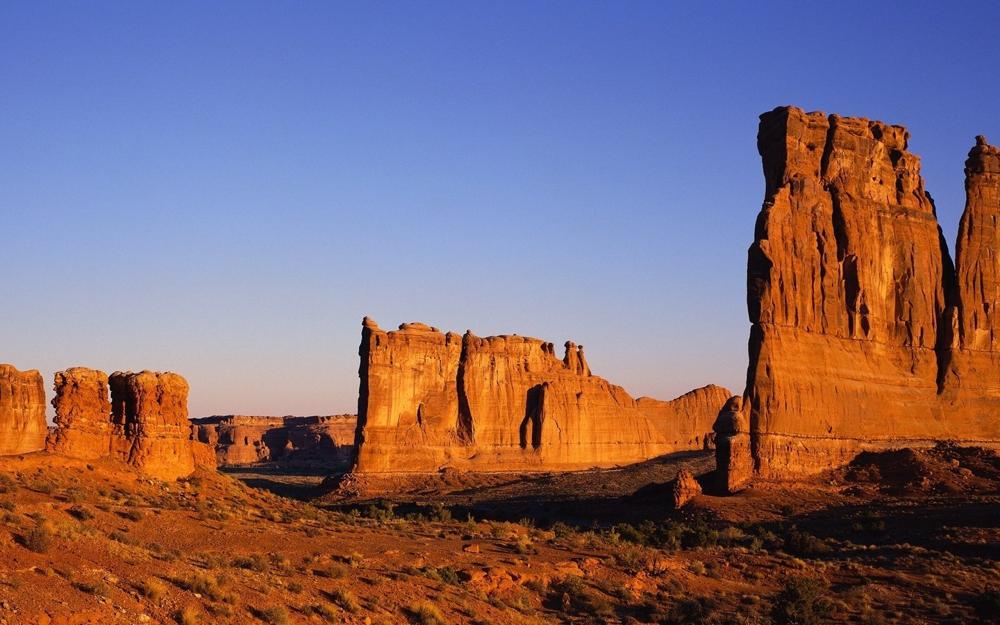 Обои небо, скалы, пейзаж, песок, пустыня, наскальные, the sky, rocks, landscape, sand, desert, rock разрешение 2245x1200 Загрузить