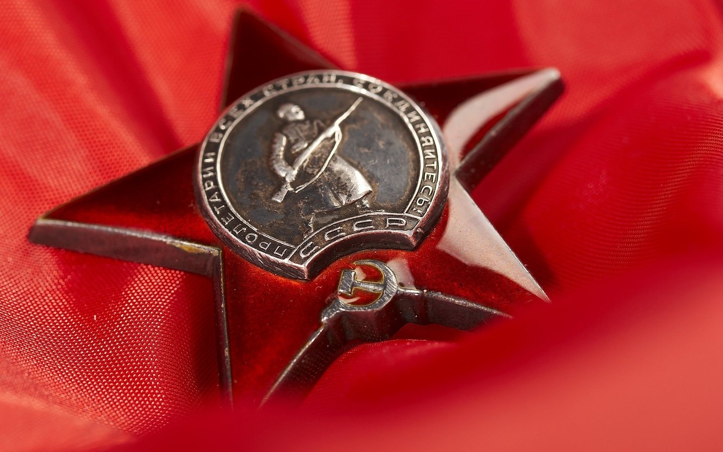 Обои звезда, красный, день победы, награда, 9 мая, star, red, victory day, award, may 9 разрешение 1920x1200 Загрузить