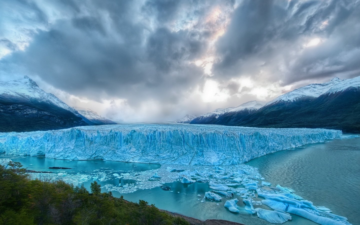 Обои вода, горы, лес, пейзаж, айсберг, water, mountains, forest, landscape, iceberg разрешение 2048x1536 Загрузить