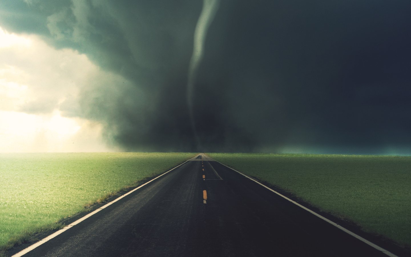 Обои дорога, трава, торнадо, road, grass, tornado разрешение 2560x1600 Загрузить