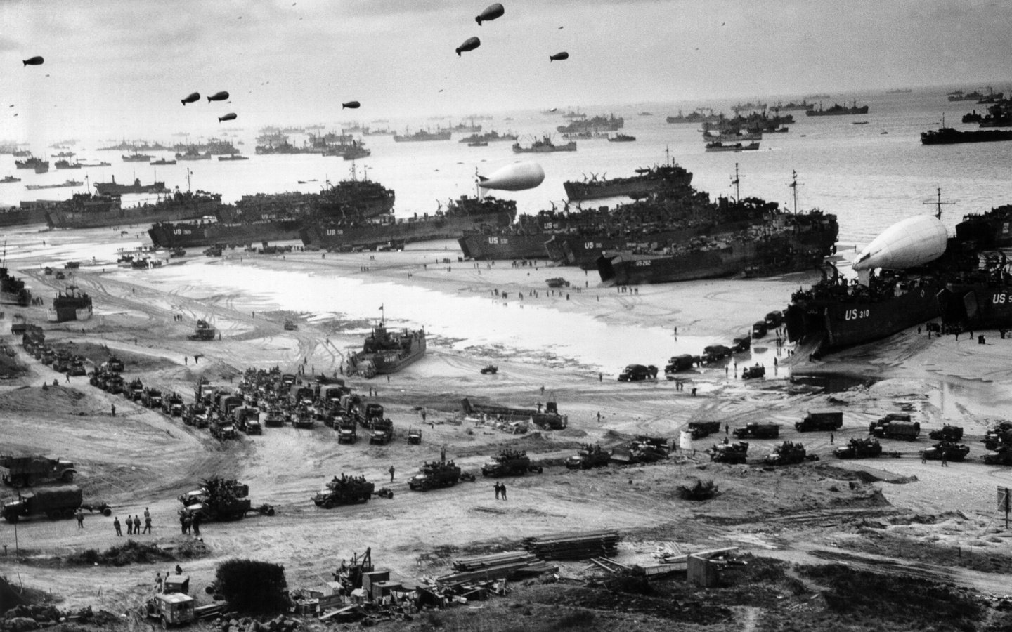 Обои война, черно-белая, высадка в нормандии, вторая мировая, war, black and white, landing in normandy, the second world разрешение 2804x2150 Загрузить