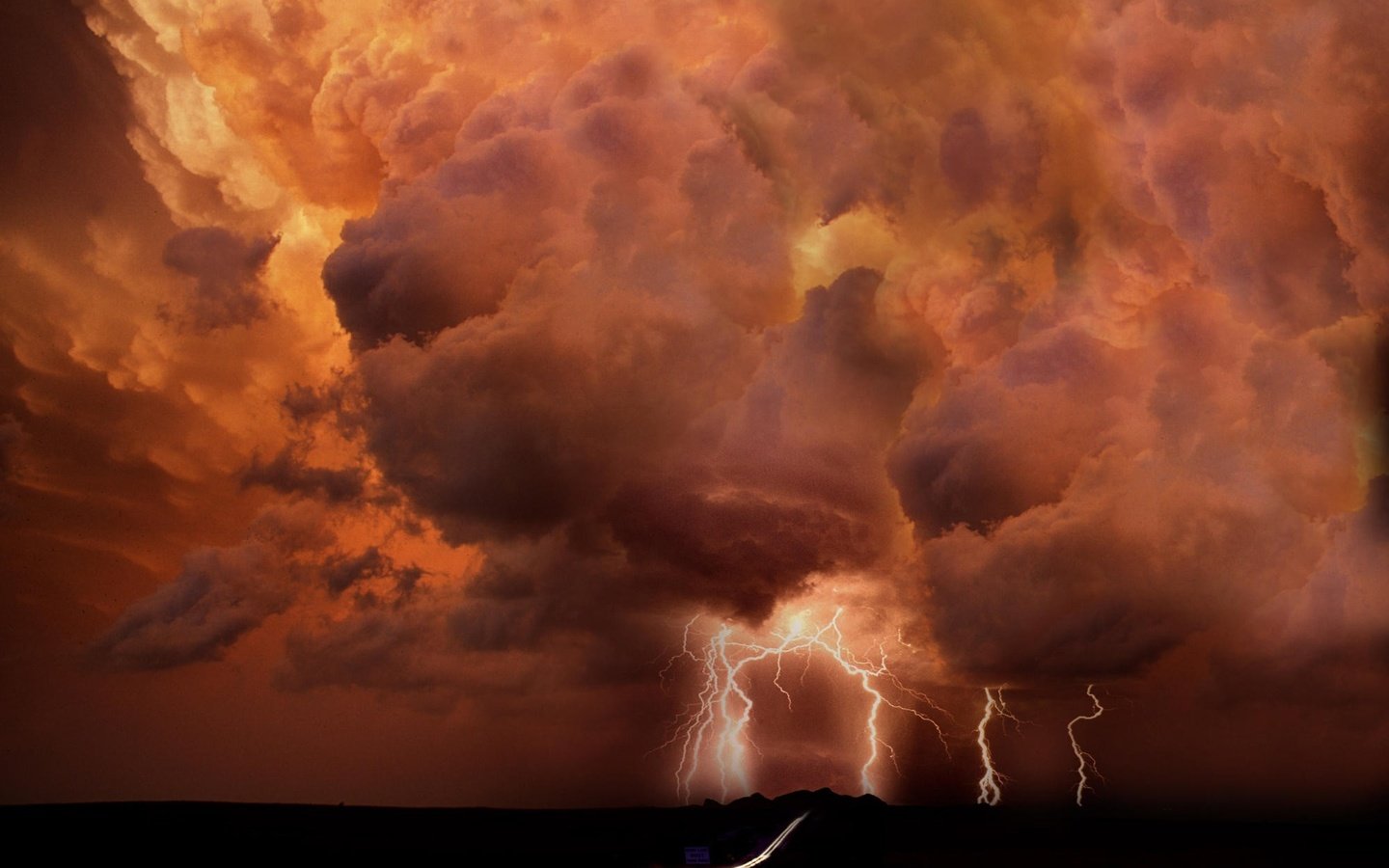 Обои дорога, тучи, молния, road, clouds, lightning разрешение 1999x1333 Загрузить