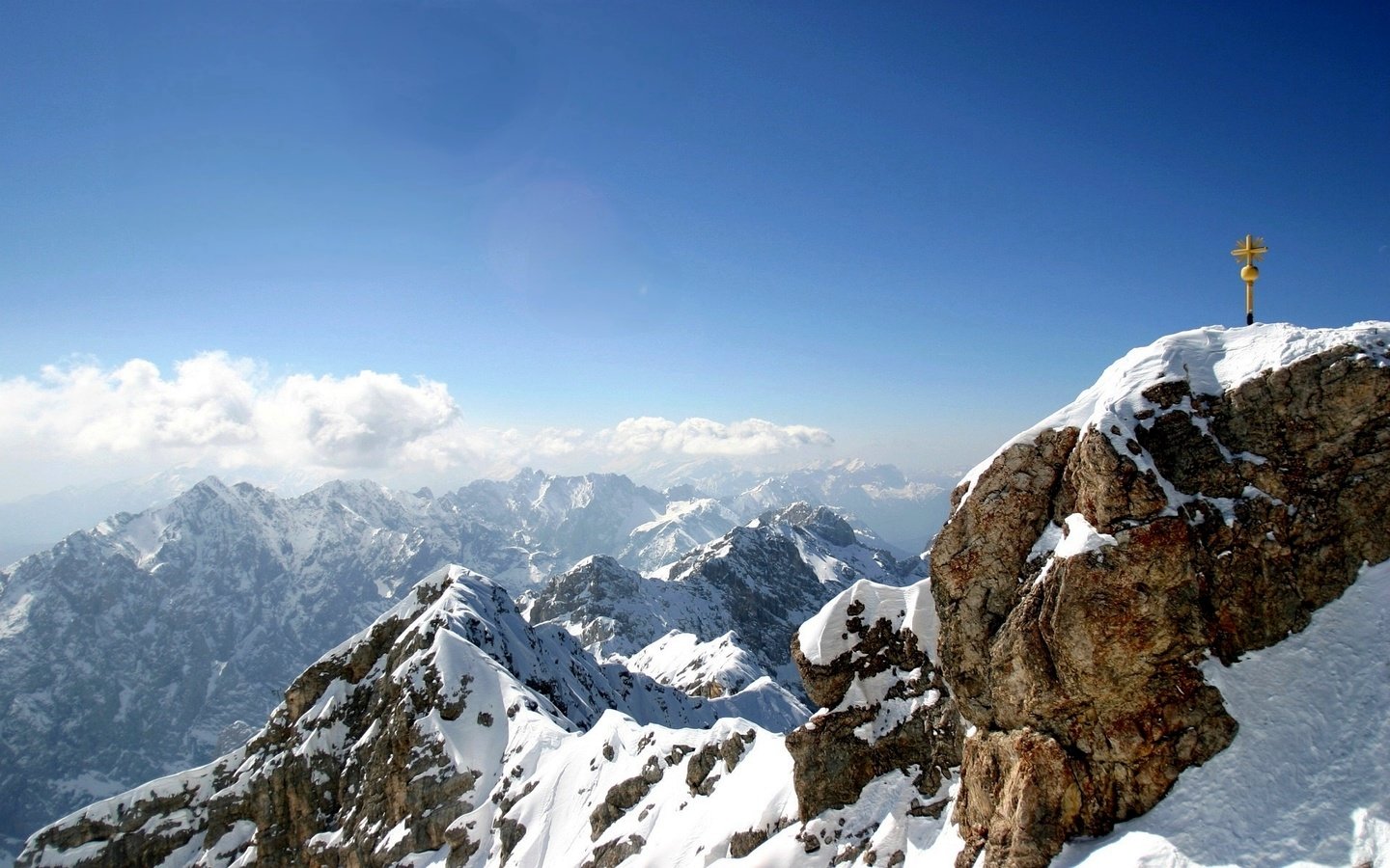 Обои облака, горы, снег, крест, clouds, mountains, snow, cross разрешение 1920x1200 Загрузить