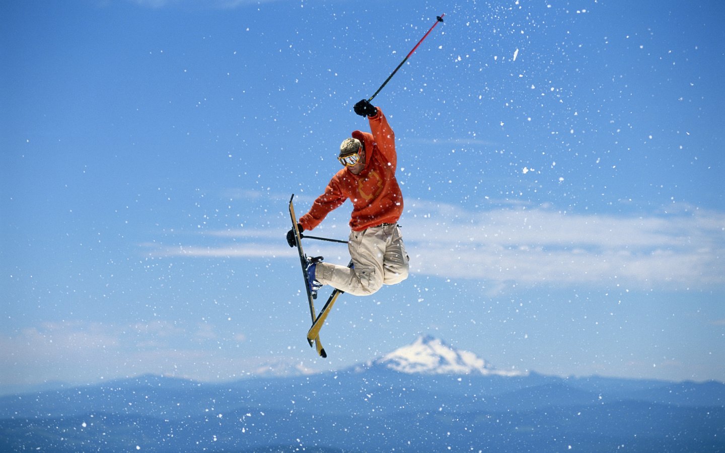 Обои небо, прыжок, лыжи, фристайл, the sky, jump, ski, freestyle разрешение 2560x1600 Загрузить