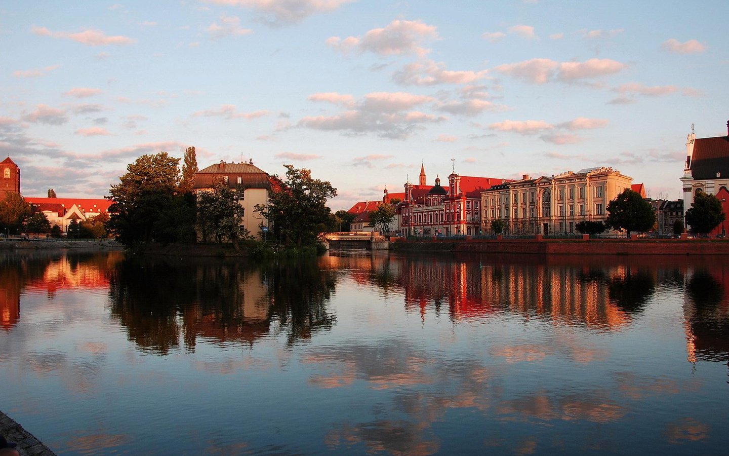 Обои вода, река, город, отражние, water, river, the city, otragenie разрешение 1920x1200 Загрузить