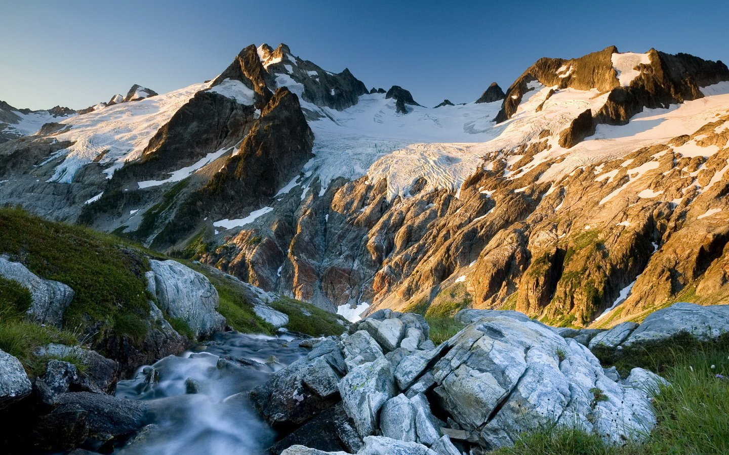 Обои горы, снег, камни, вершины, mountains, snow, stones, tops разрешение 1920x1080 Загрузить