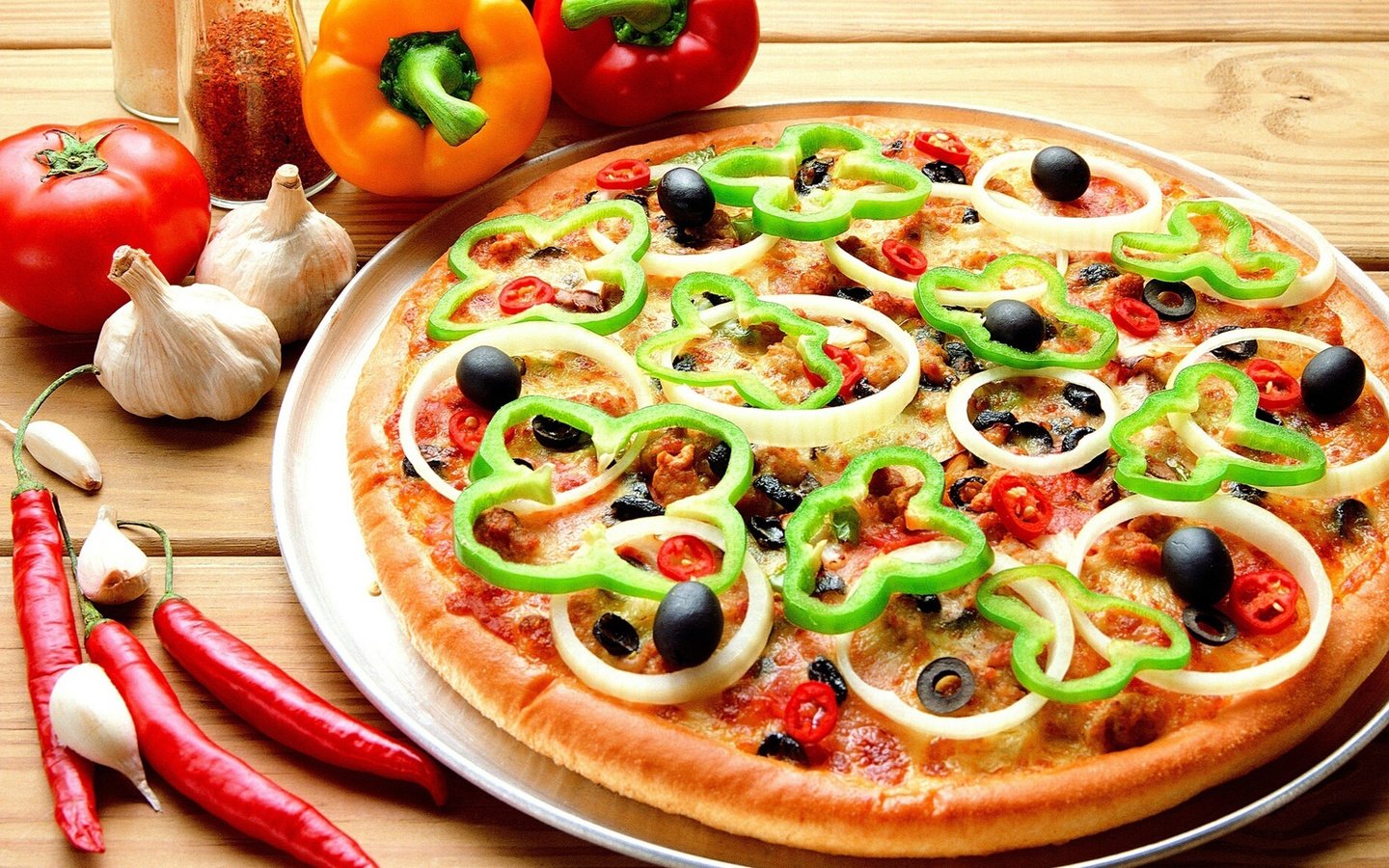 Обои еда, вкусно, пицца, пища, чеснок, болгарский перец, food, delicious, pizza, garlic, bell pepper разрешение 1920x1200 Загрузить