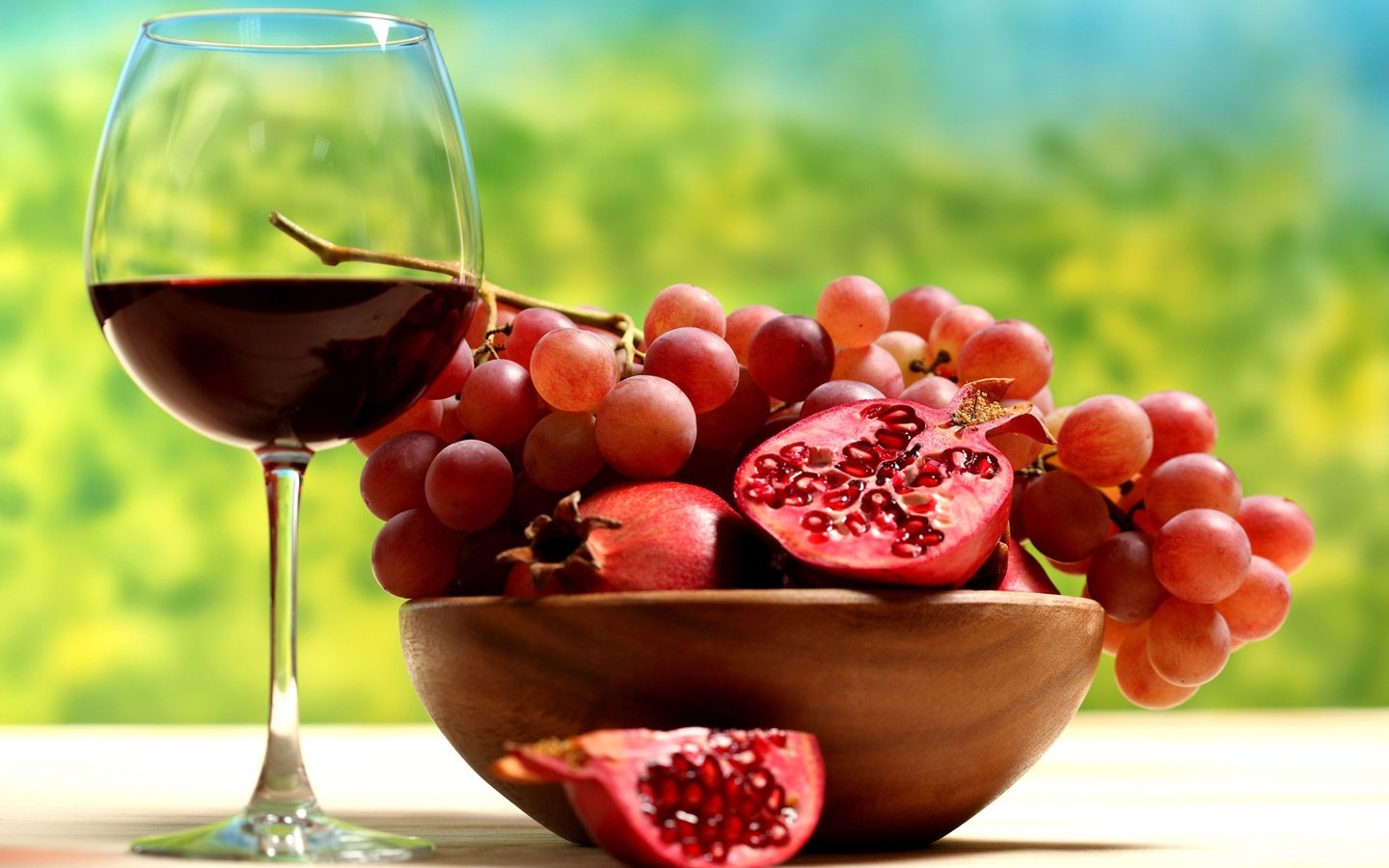 Обои виноград, фрукты, бокал, вино, гранат, grapes, fruit, glass, wine, garnet разрешение 2560x1706 Загрузить