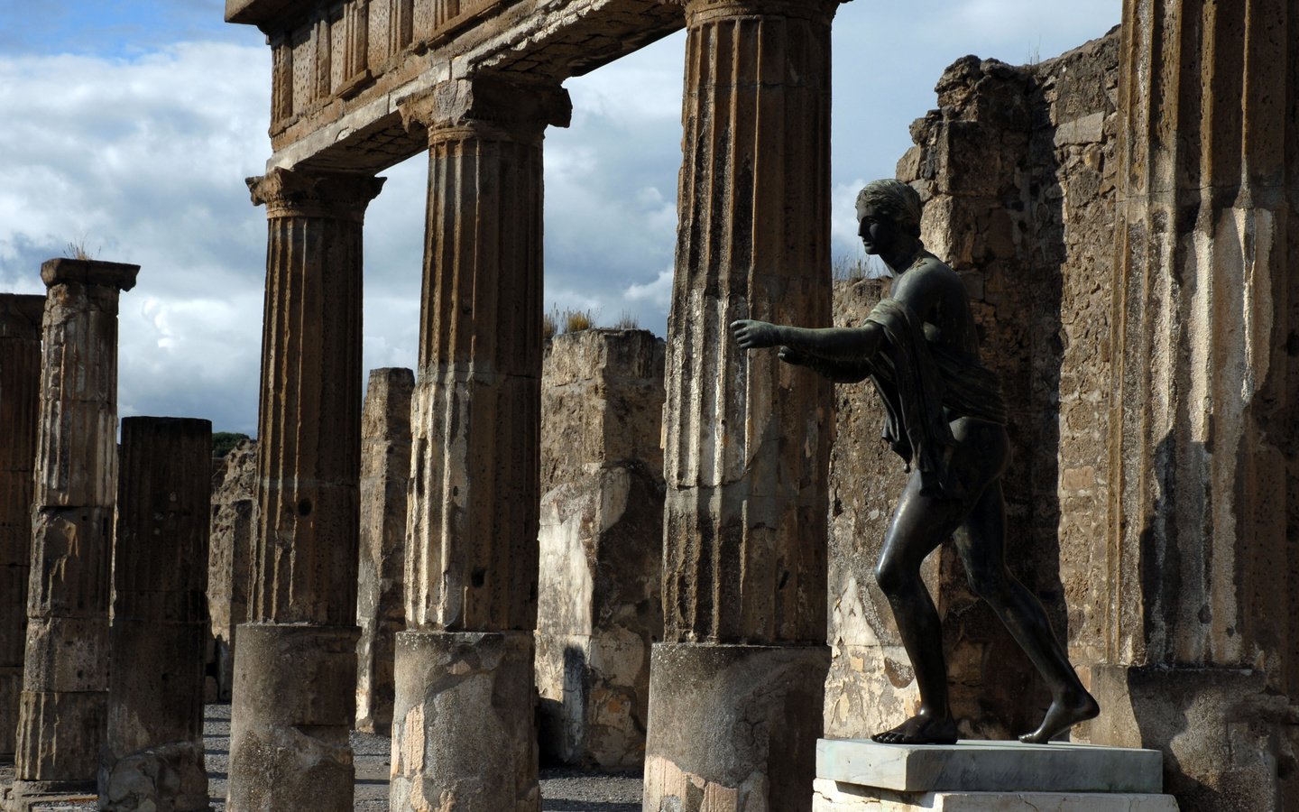 Обои италия, колонны, italiya, помпеи, мертвый город, italy, columns, pompeii, dead city разрешение 3872x2592 Загрузить