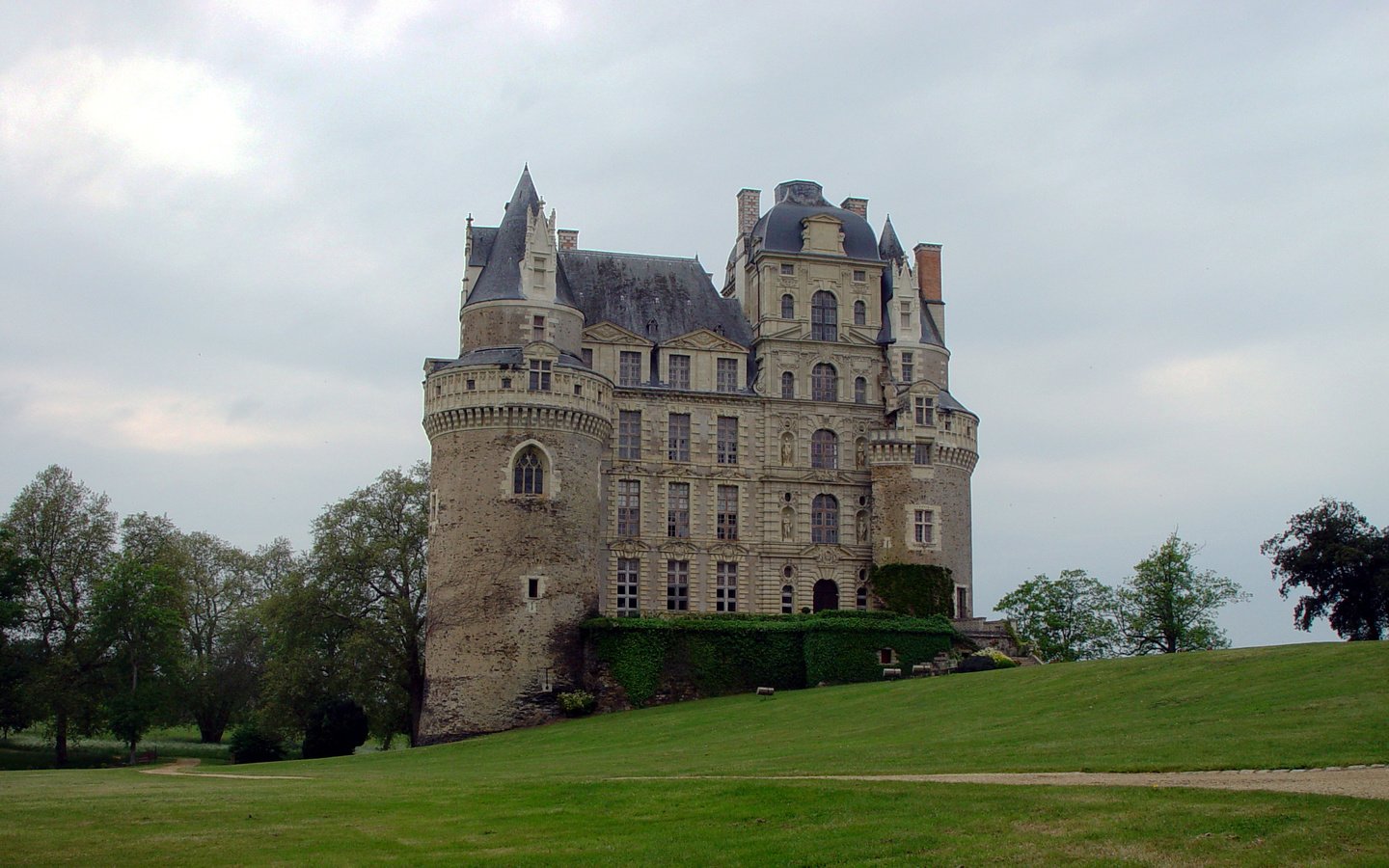 Обои замок, англия, замок бриссак, castle, england, brissac castle разрешение 2560x1584 Загрузить