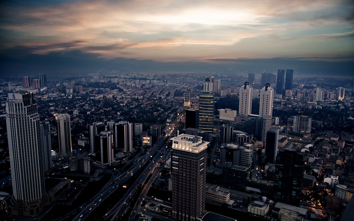 Обои вечер, город, небоскребы, дома, сумерки, улицы, the evening, the city, skyscrapers, home, twilight, street разрешение 1920x1200 Загрузить