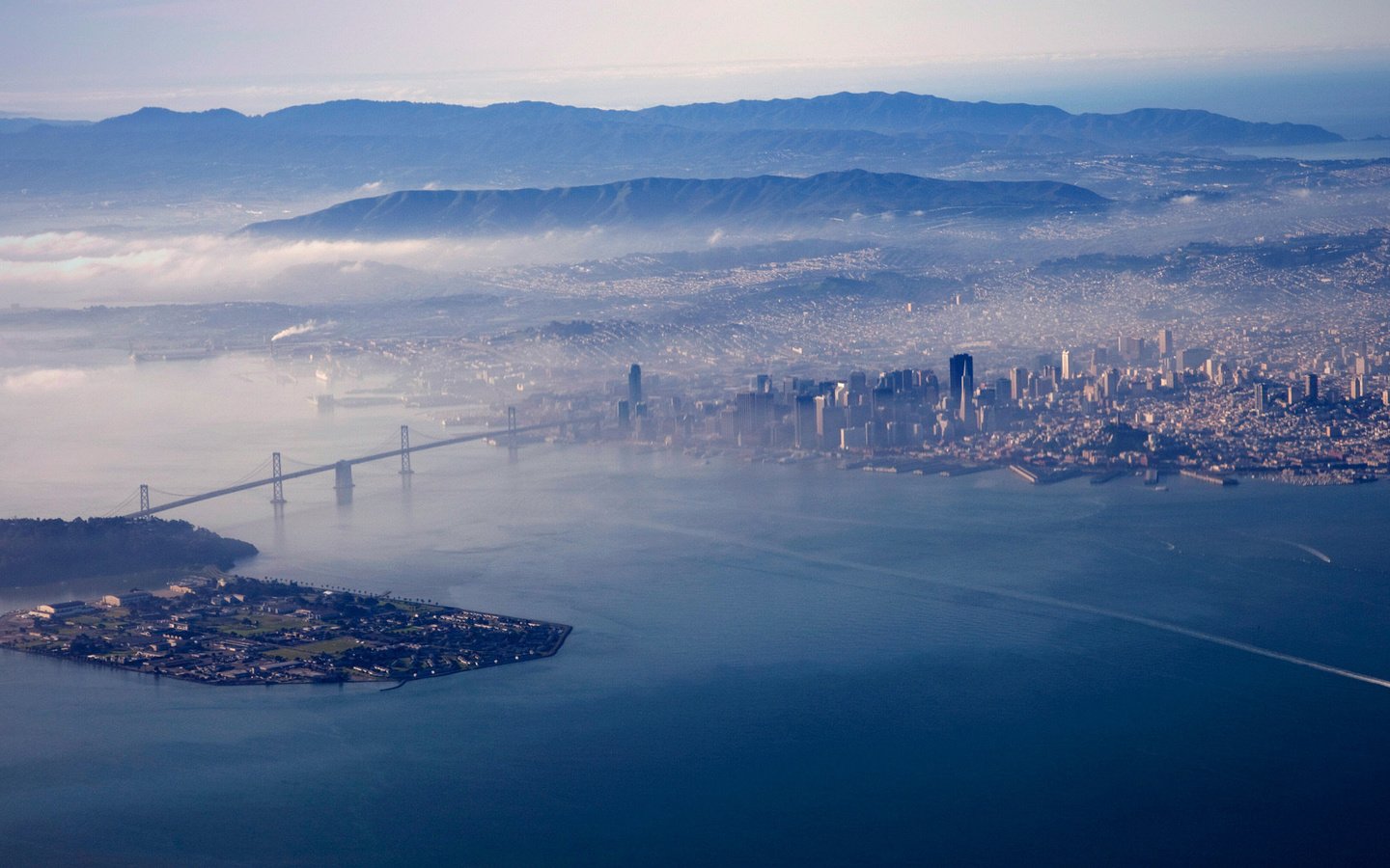 Обои туман, мост, город, залив, сша, калифорния, bay bridge, бэй бридж, fog, bridge, the city, bay, usa, ca разрешение 1920x1080 Загрузить