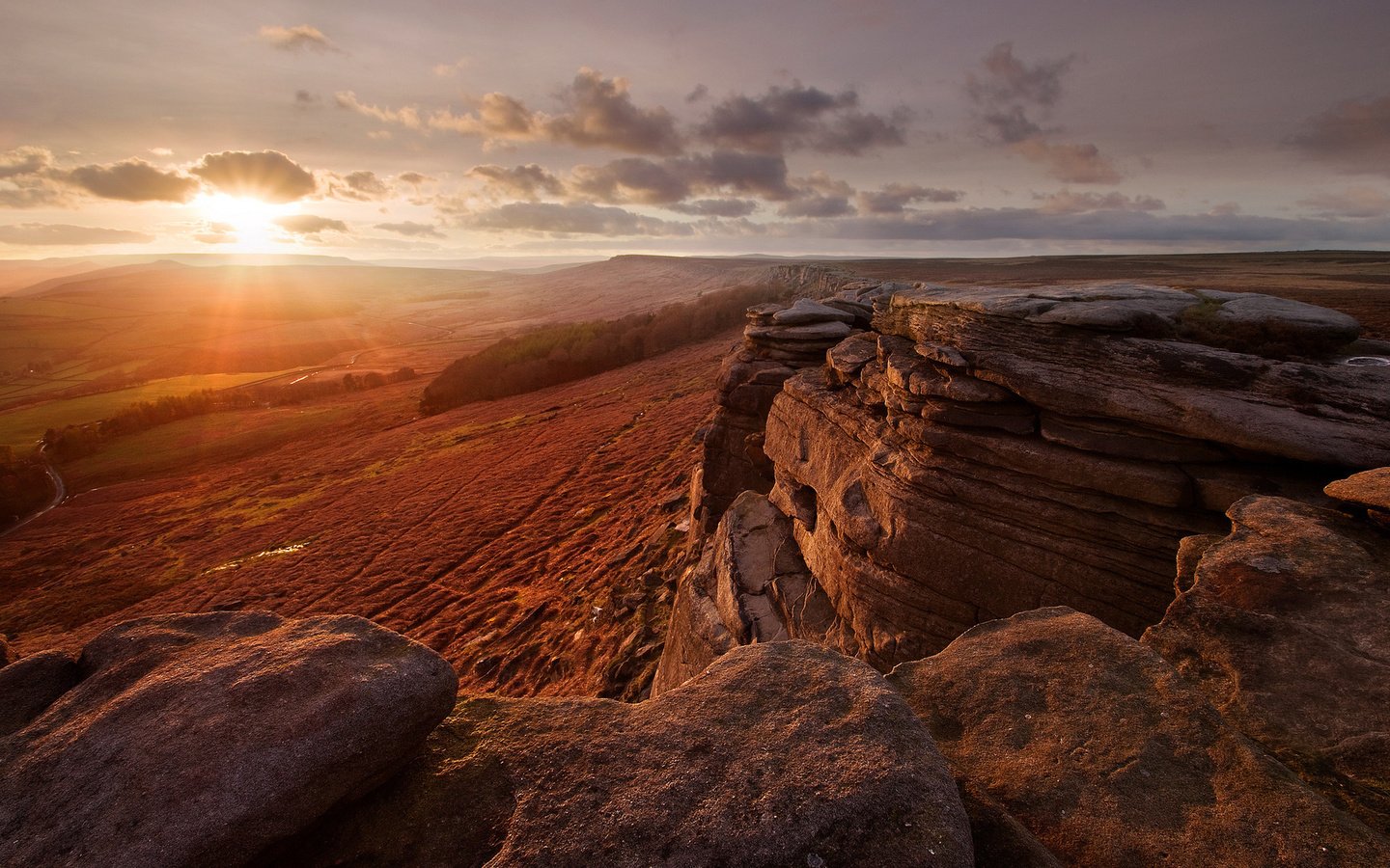 Обои небо, солнце, камни, лучи, англия, долина, the sky, the sun, stones, rays, england, valley разрешение 1920x1200 Загрузить