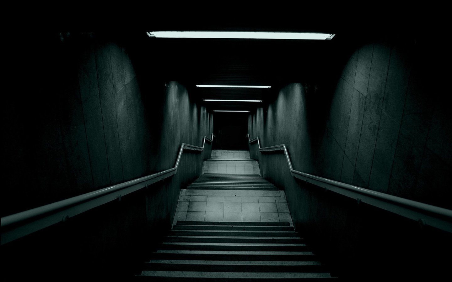 Обои лестница, ступеньки, лампа, перила, темнота, жутко, ladder, steps, lamp, railings, darkness, creepy разрешение 1920x1200 Загрузить